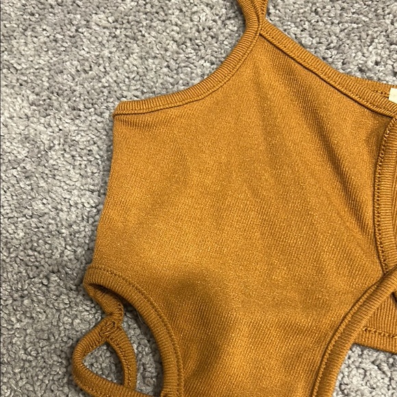 Brown Tie-Front Crop Top - Picture 4 of 7